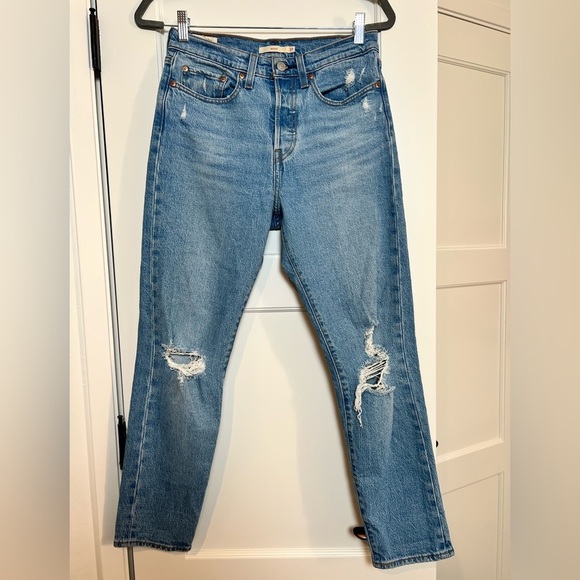 Levi's Wedgie Straight Distressed Jeans - 27 - Picture 2 of 4